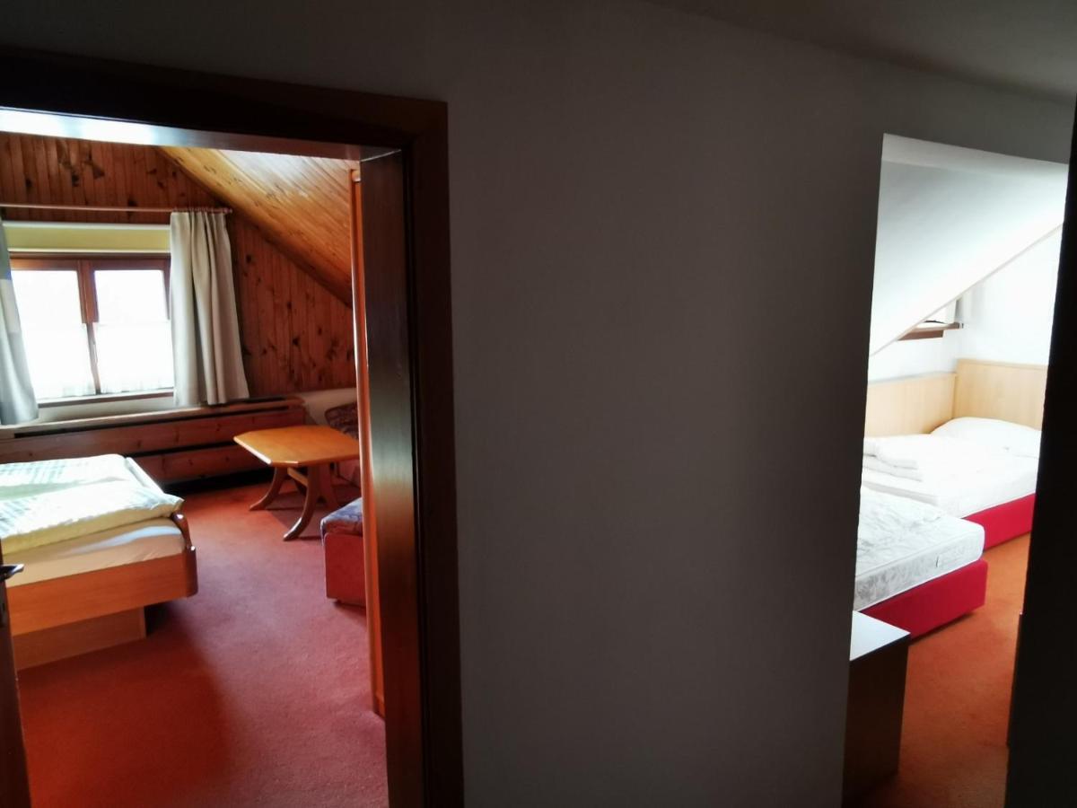 Hotel Alt Kirchheim Бад Клайнкирххайм Екстериор снимка