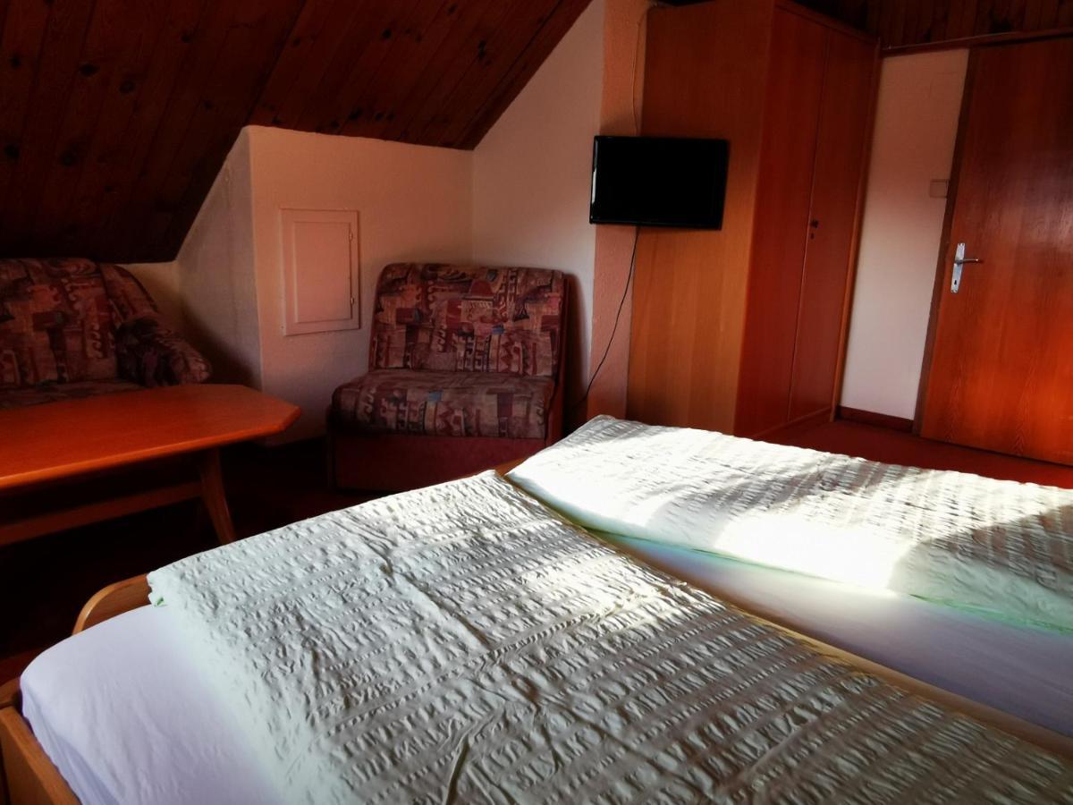 Hotel Alt Kirchheim Бад Клайнкирххайм Екстериор снимка