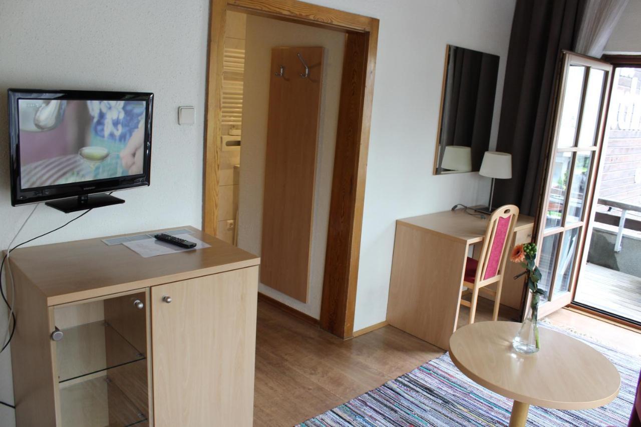 Hotel Alt Kirchheim Бад Клайнкирххайм Екстериор снимка