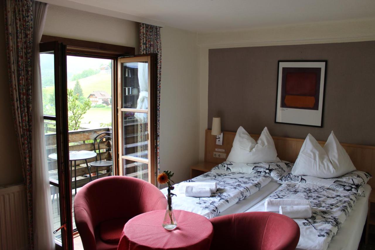 Hotel Alt Kirchheim Бад Клайнкирххайм Екстериор снимка