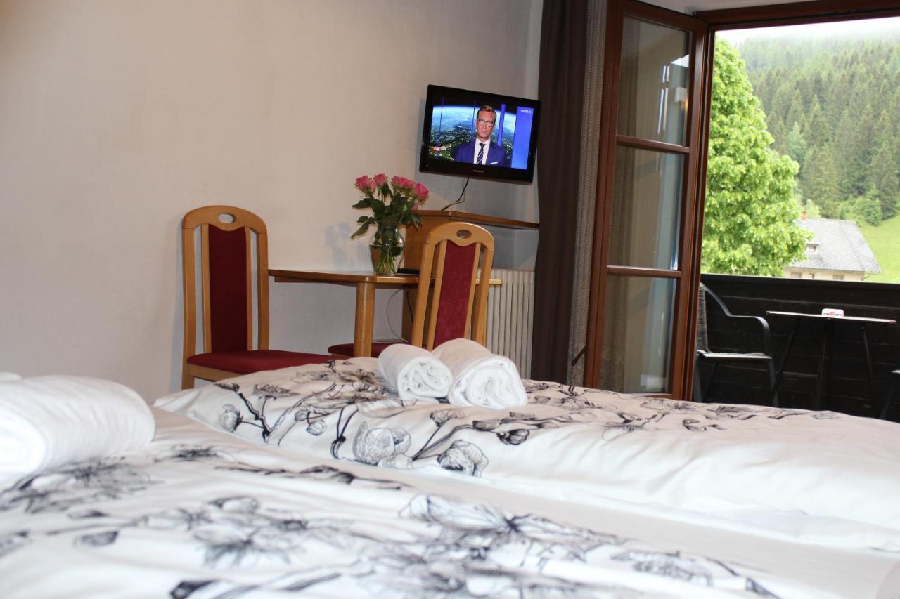 Hotel Alt Kirchheim Бад Клайнкирххайм Екстериор снимка
