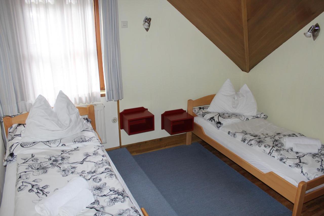 Hotel Alt Kirchheim Бад Клайнкирххайм Екстериор снимка