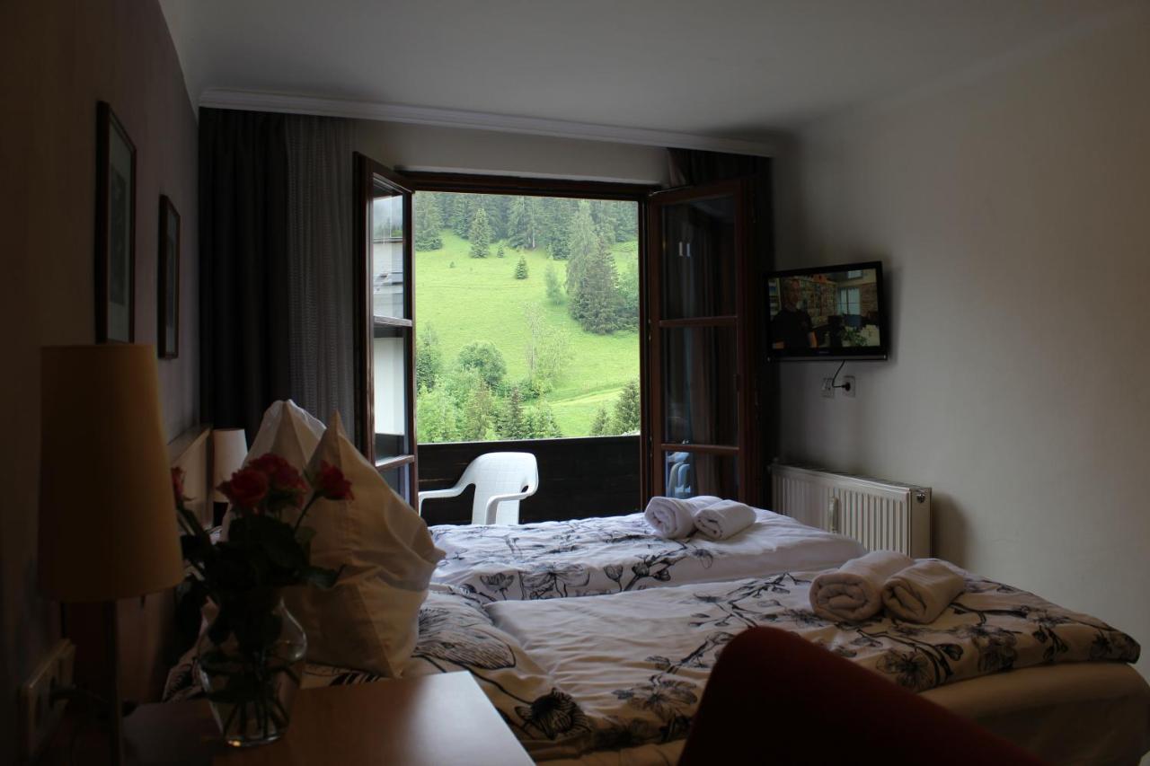 Hotel Alt Kirchheim Бад Клайнкирххайм Екстериор снимка