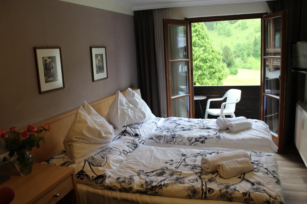 Hotel Alt Kirchheim Бад Клайнкирххайм Екстериор снимка