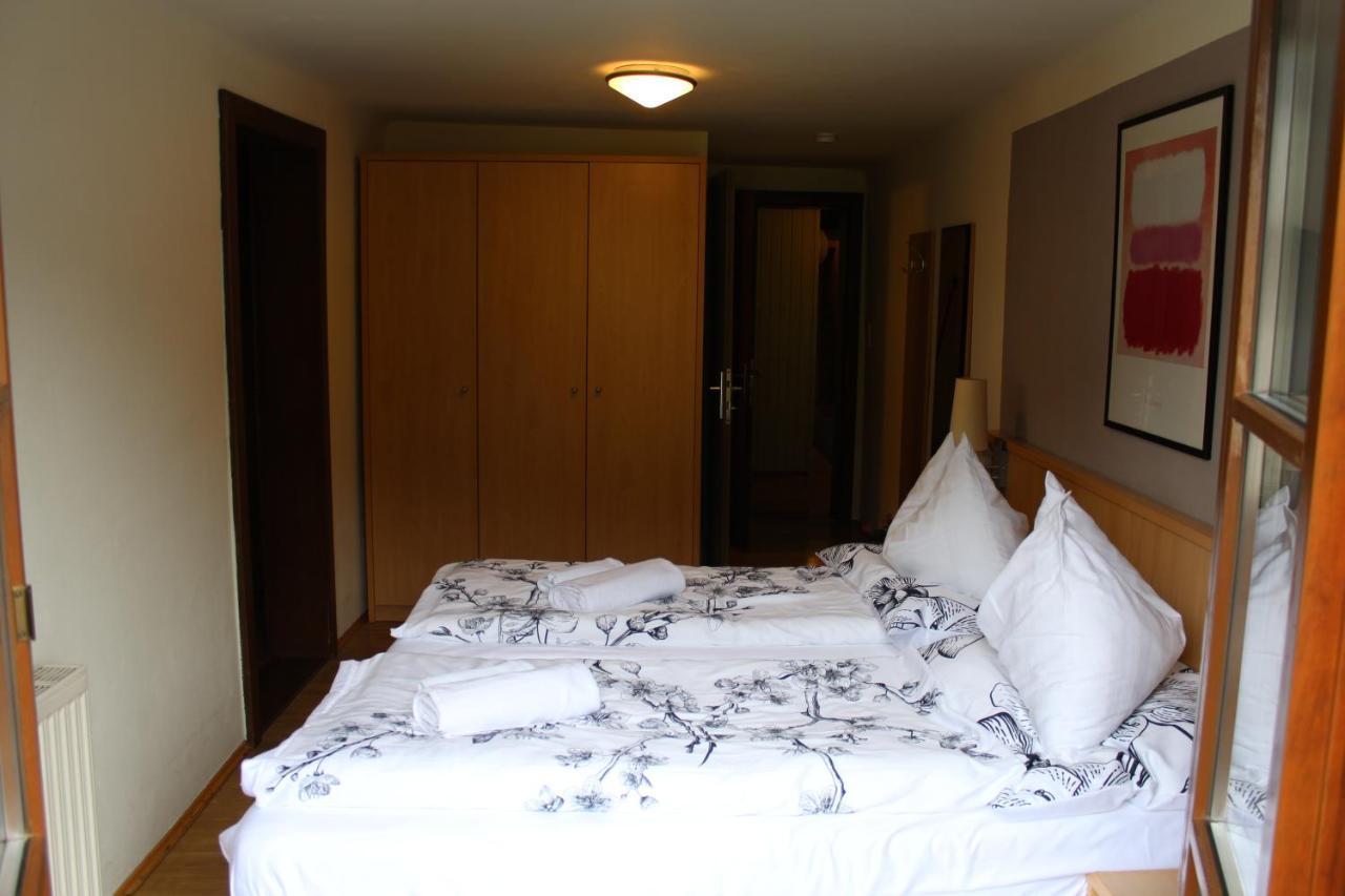 Hotel Alt Kirchheim Бад Клайнкирххайм Екстериор снимка