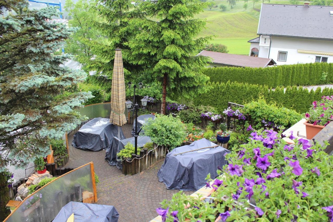 Hotel Alt Kirchheim Бад Клайнкирххайм Екстериор снимка