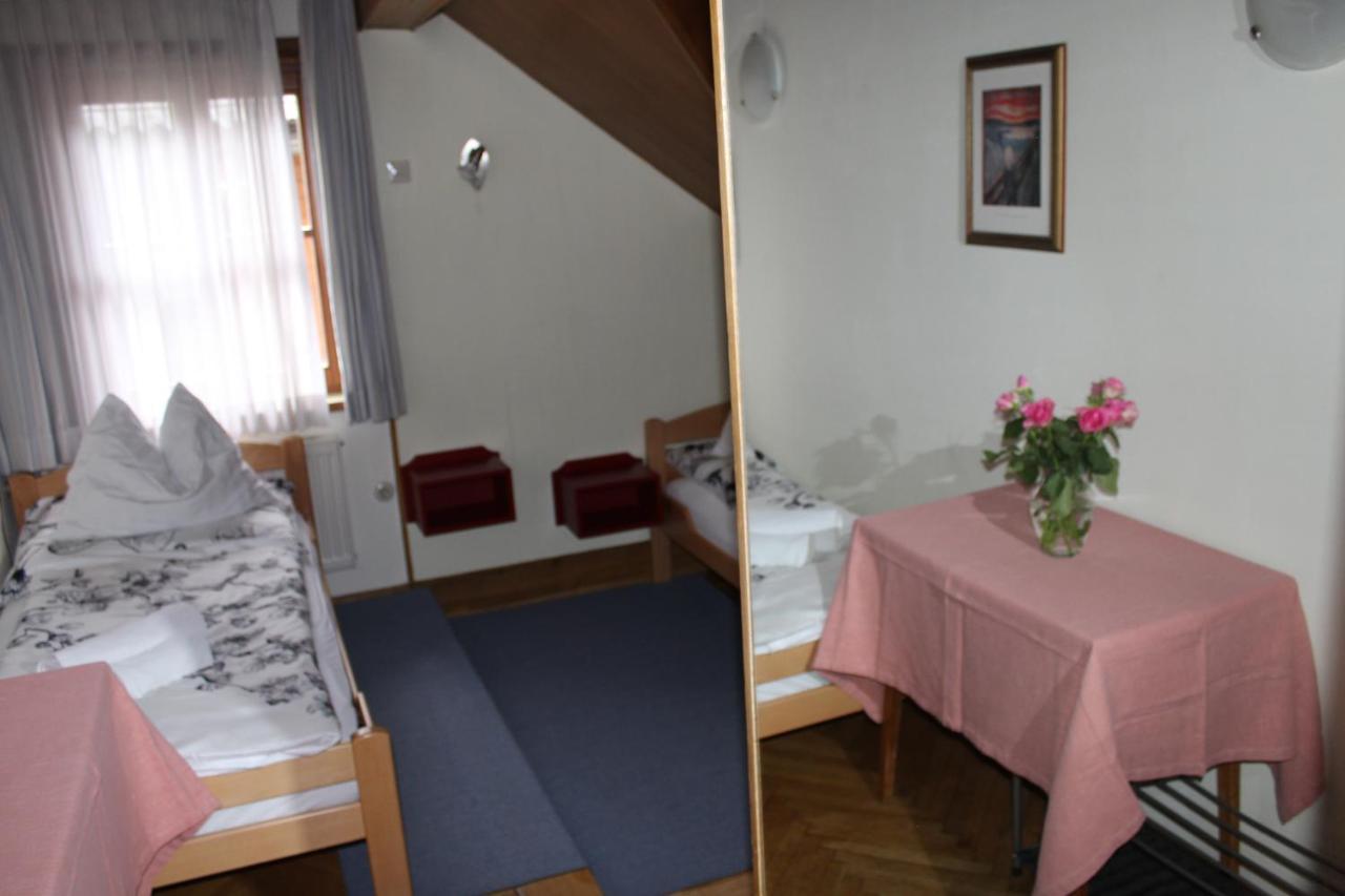 Hotel Alt Kirchheim Бад Клайнкирххайм Екстериор снимка