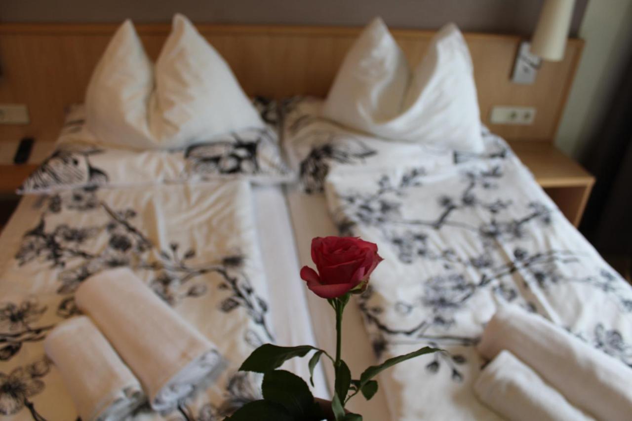 Hotel Alt Kirchheim Бад Клайнкирххайм Екстериор снимка