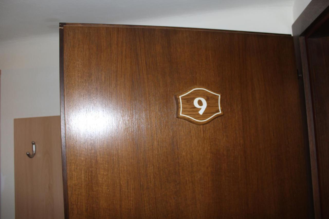 Hotel Alt Kirchheim Бад Клайнкирххайм Екстериор снимка