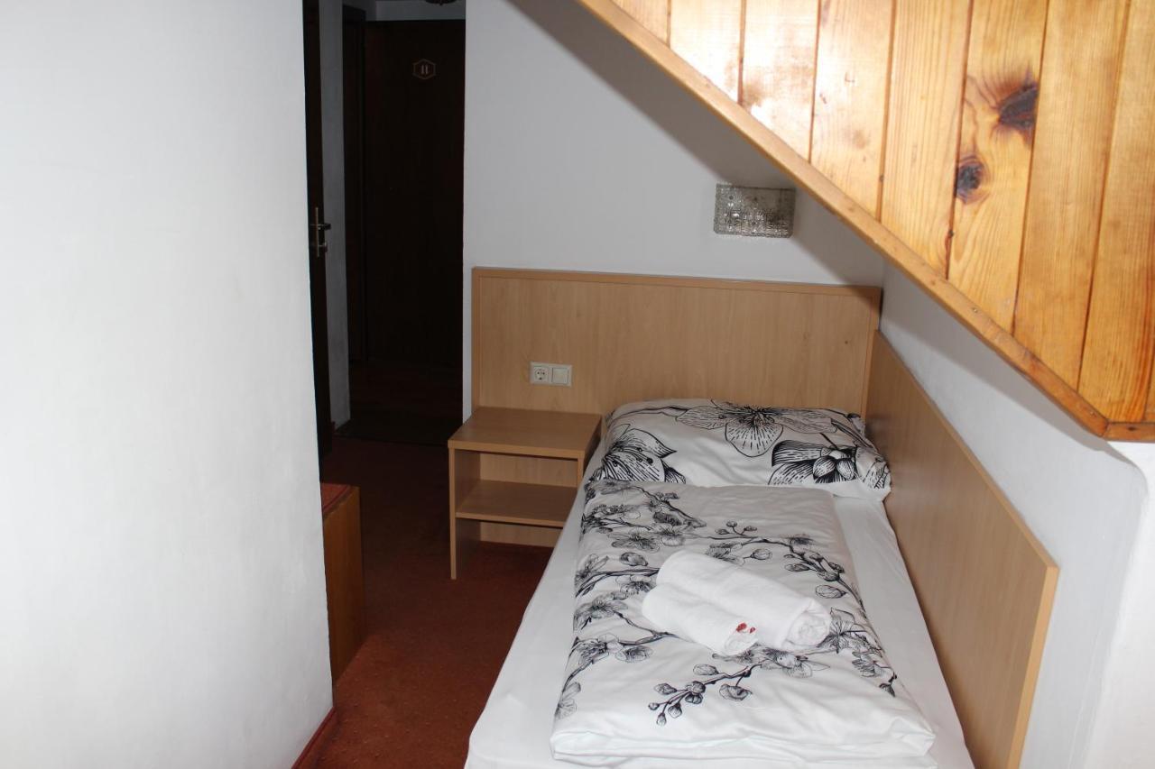 Hotel Alt Kirchheim Бад Клайнкирххайм Екстериор снимка