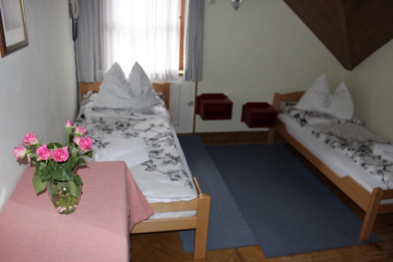 Hotel Alt Kirchheim Бад Клайнкирххайм Екстериор снимка