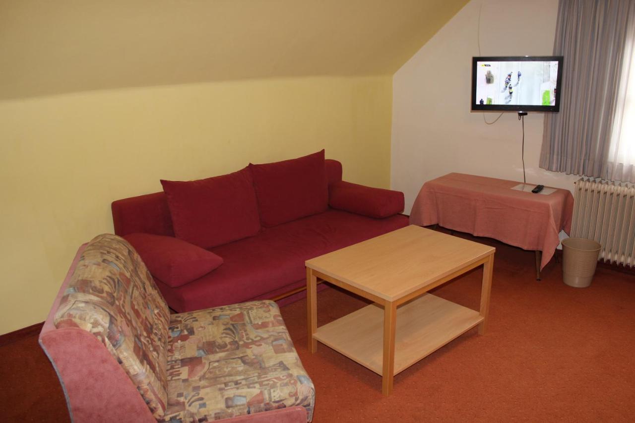 Hotel Alt Kirchheim Бад Клайнкирххайм Екстериор снимка