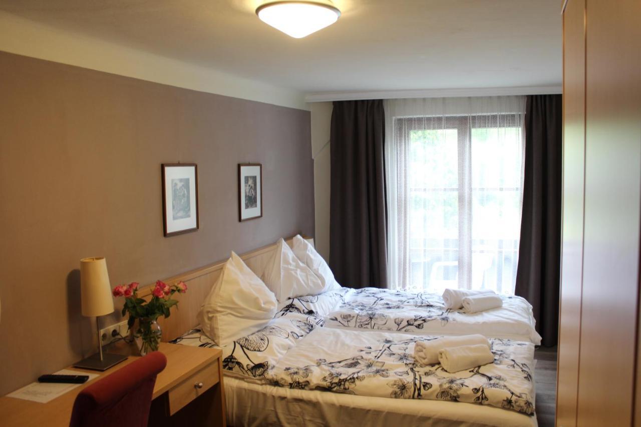 Hotel Alt Kirchheim Бад Клайнкирххайм Екстериор снимка