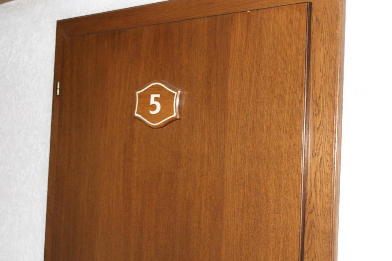Hotel Alt Kirchheim Бад Клайнкирххайм Екстериор снимка