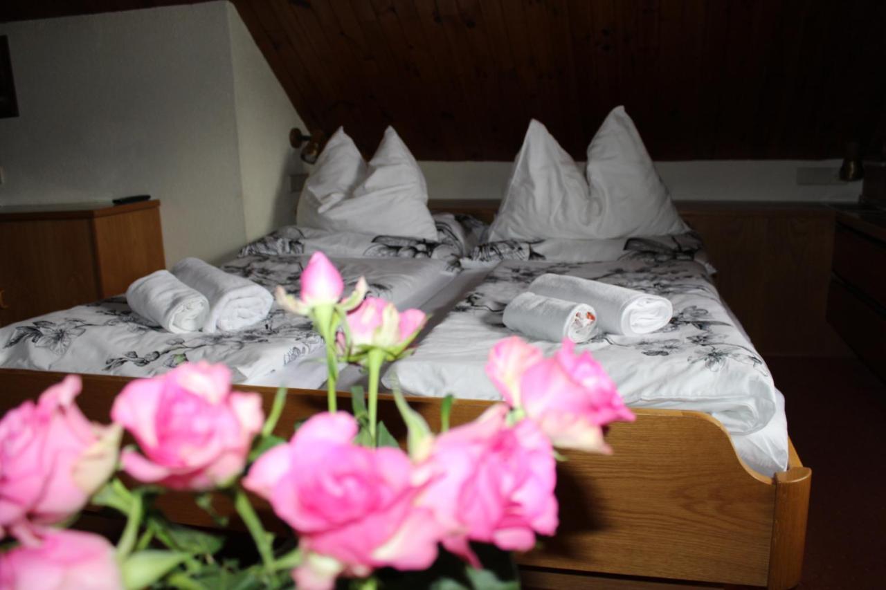 Hotel Alt Kirchheim Бад Клайнкирххайм Екстериор снимка