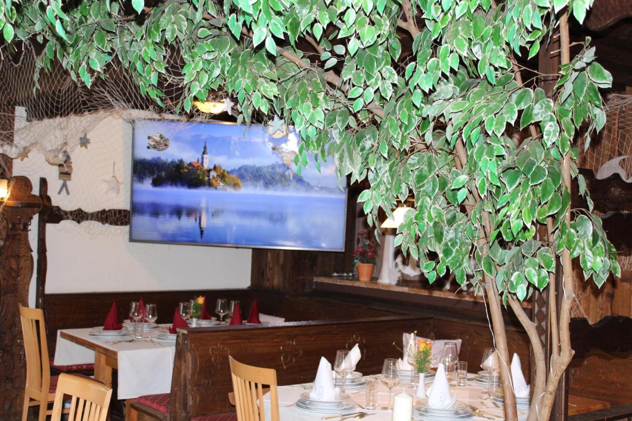 Hotel Alt Kirchheim Бад Клайнкирххайм Екстериор снимка