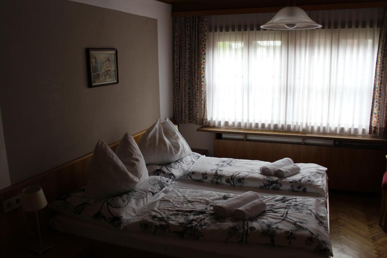 Hotel Alt Kirchheim Бад Клайнкирххайм Екстериор снимка