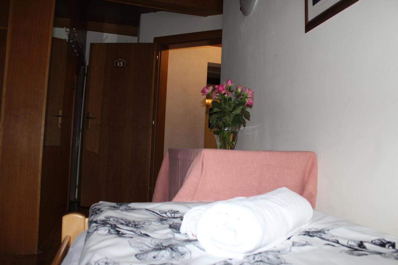 Hotel Alt Kirchheim Бад Клайнкирххайм Екстериор снимка