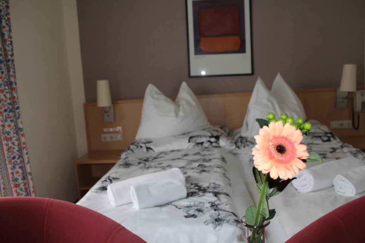 Hotel Alt Kirchheim Бад Клайнкирххайм Екстериор снимка