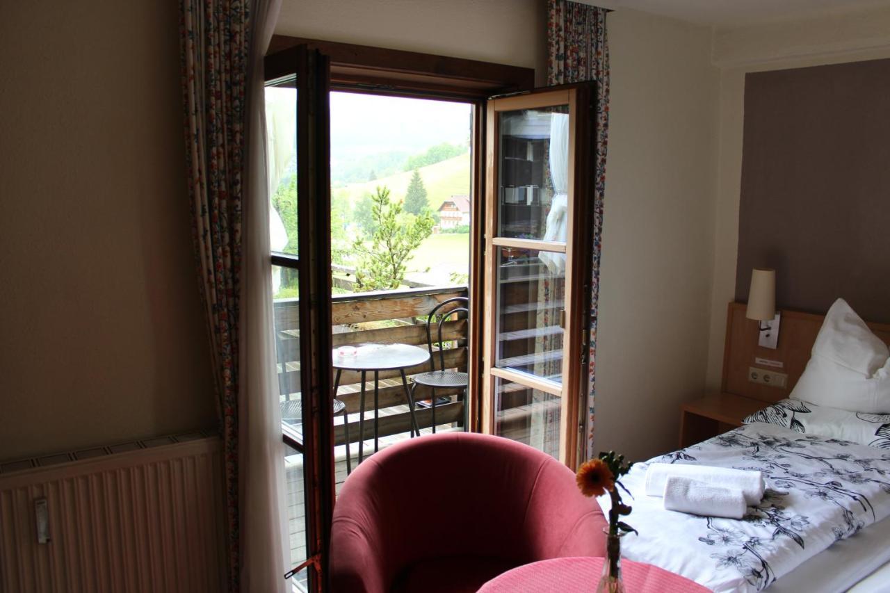 Hotel Alt Kirchheim Бад Клайнкирххайм Екстериор снимка