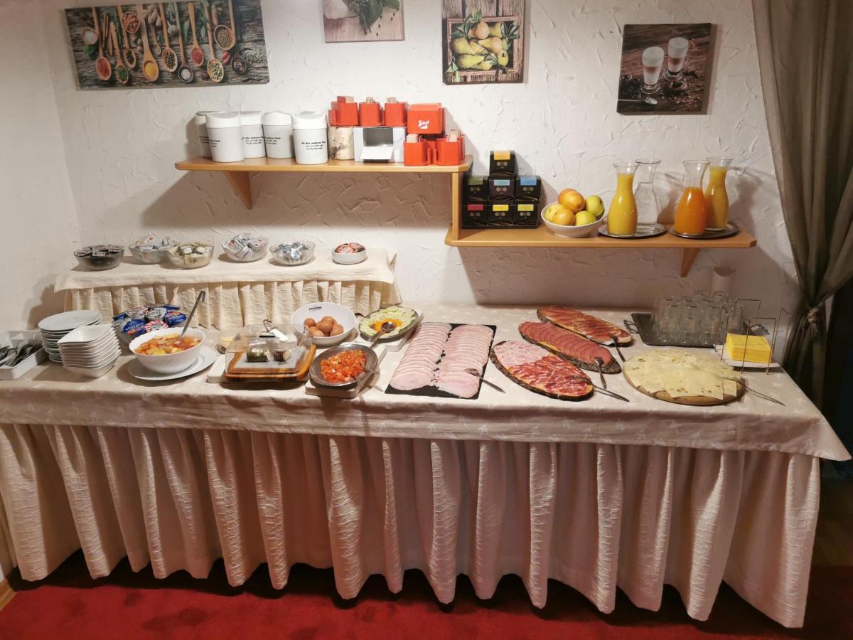 Hotel Alt Kirchheim Бад Клайнкирххайм Екстериор снимка
