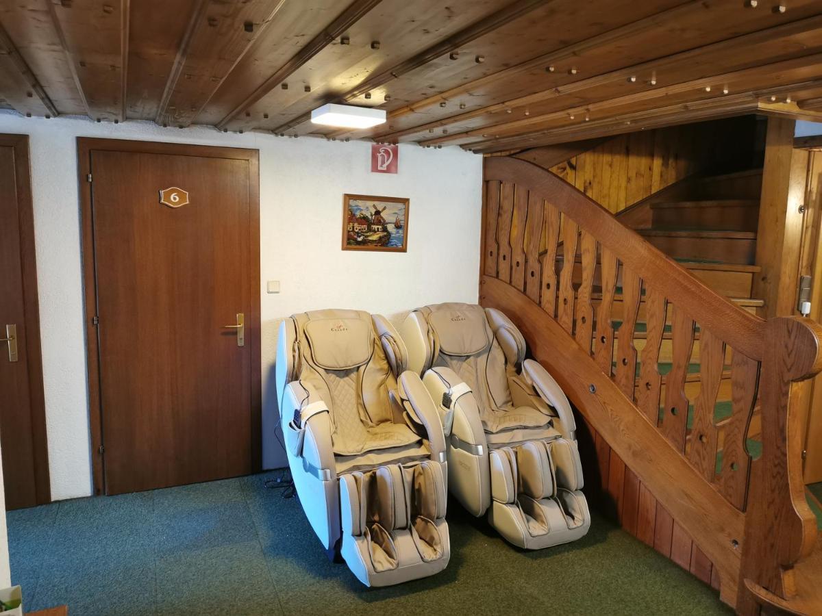 Hotel Alt Kirchheim Бад Клайнкирххайм Екстериор снимка