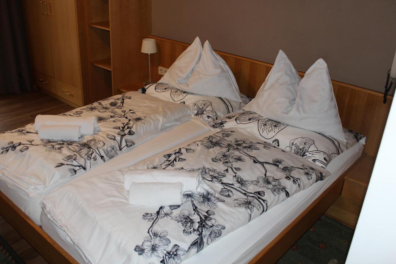 Hotel Alt Kirchheim Бад Клайнкирххайм Екстериор снимка