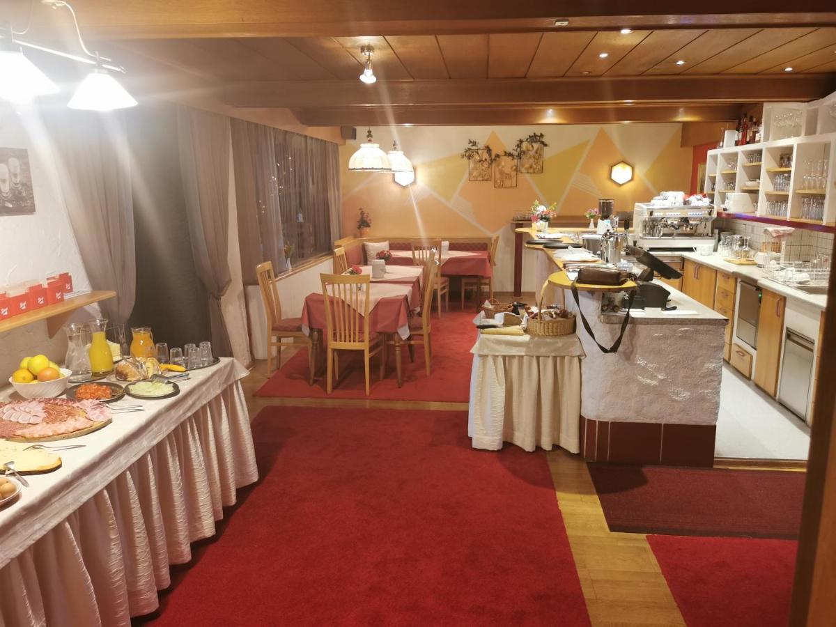 Hotel Alt Kirchheim Бад Клайнкирххайм Екстериор снимка