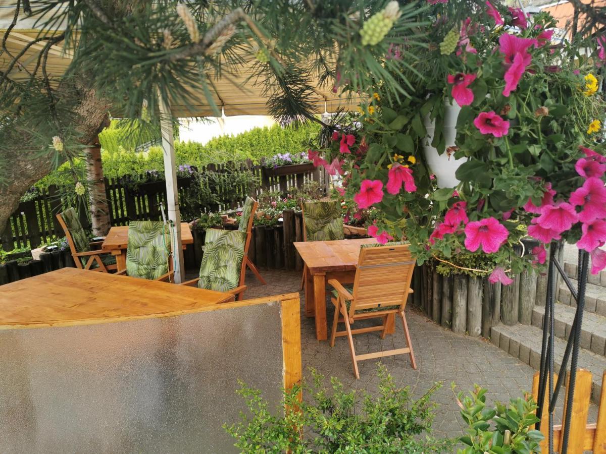 Hotel Alt Kirchheim Бад Клайнкирххайм Екстериор снимка